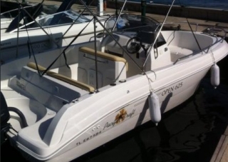  Mieten Sie ein halbstarres Boot in Lavandou